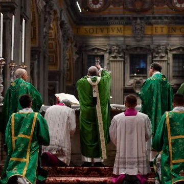 El Papa clausura el Sínodo: «en la cruz, Dios se hizo nuestro prójimo»