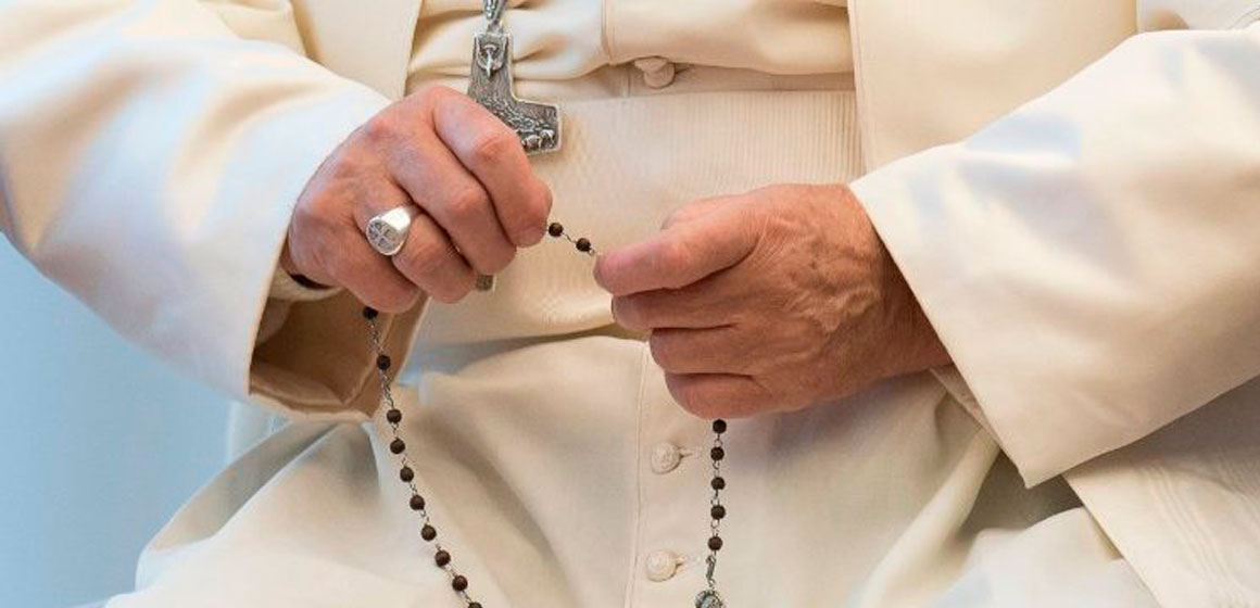 El Papa: en mayo redescubramos la belleza de rezar el Rosario en casa,