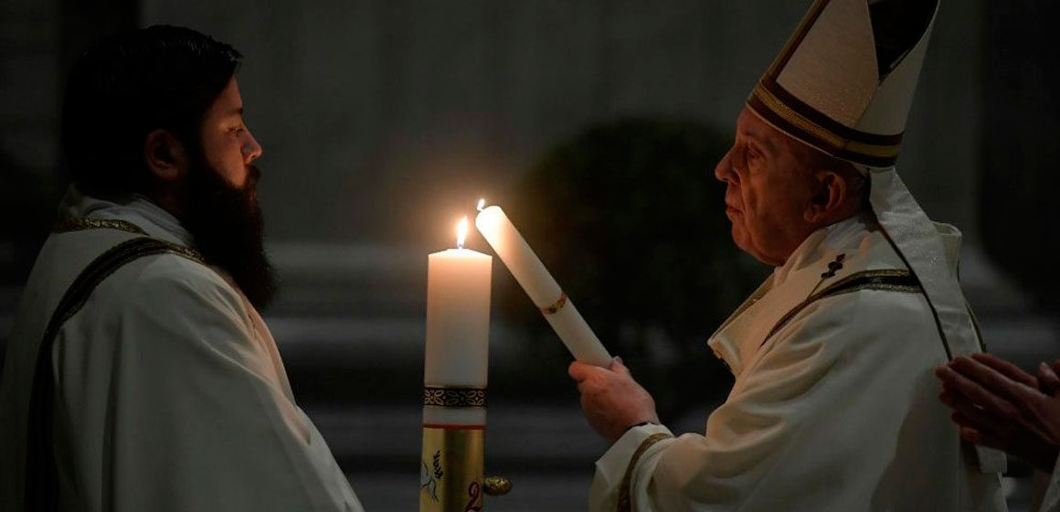 El Papa Francisco en Vigilia Pascual: “Ánimo, con Dios nada está perdido»