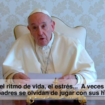 El Papa pide rezar en julio por las familias y urge a los Estados que las protejan