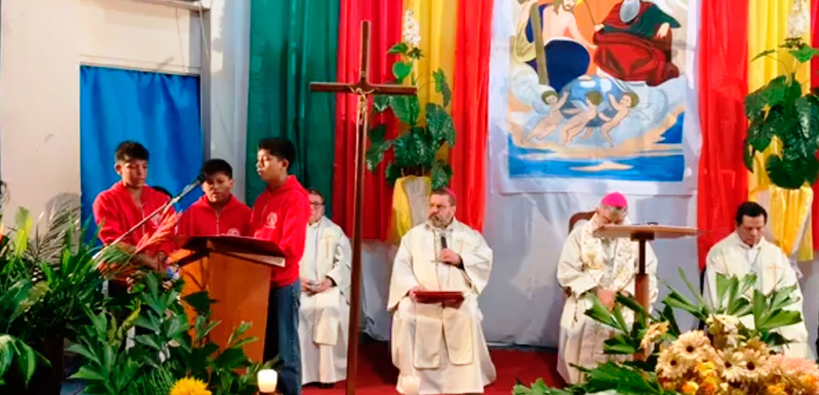 ¡Hemos venido para decirles que los queremos!, dijo el Arzobispo a los niños y Jóvenes del “Hogar Don Bosco”