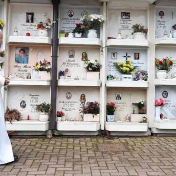 Francisco celebrará la misa por los fieles difuntos en el Cementerio Teutónico
