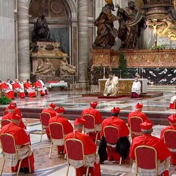 Francisco a Cardenales: Estar vigilantes para permanecer en el camino de Jesús