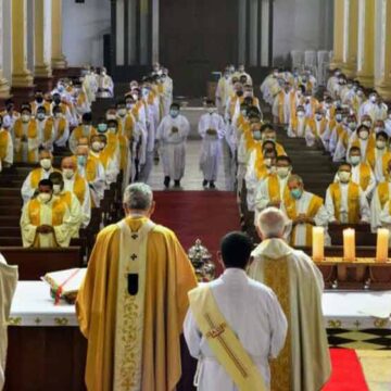 Arzobispo a los Sacerdotes de Santa Cruz: “Sean servidores sencillos y humildes que anuncian la alegría del Evangelio y denuncian toda clase de injusticias”