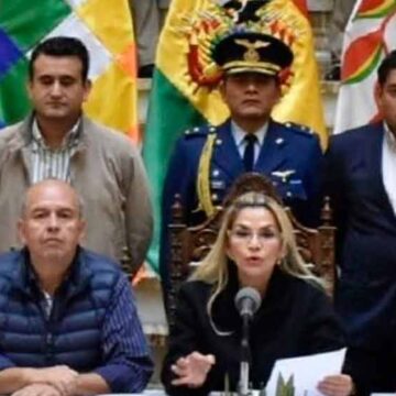 Fiscalía ordena aprehensión de Añez, exministros y militares por caso ‘golpe’
