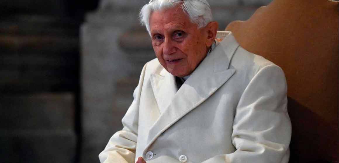 Bruni: El Papa Emérito grave, pero estable. Francisco renueva su pedido de oración