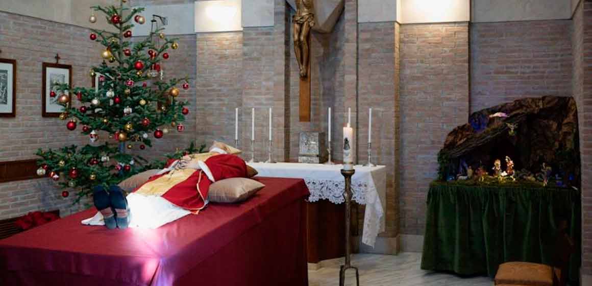 Difundió el Vaticano las fotos del cuerpo de Benedicto XVI en la capilla ardiente